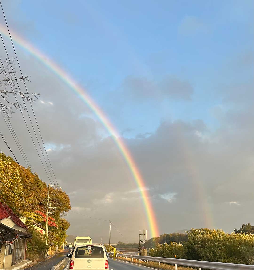 車窓から見えたダブルレインボー